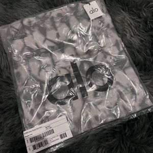 NWT Alo Yoga Shopper Tote (Gray Tiedye)